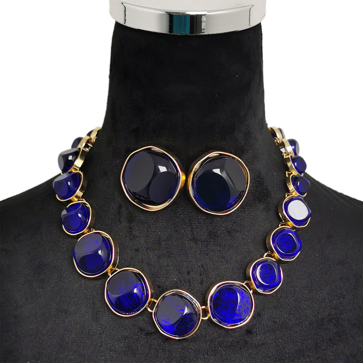 Round Three-dimensional Pattern Necklace And Earring Suit