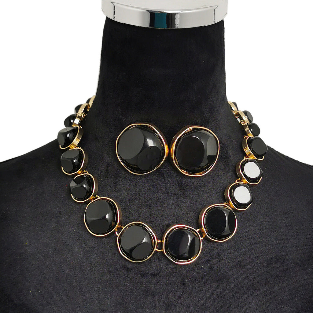 Round Three-dimensional Pattern Necklace And Earring Suit