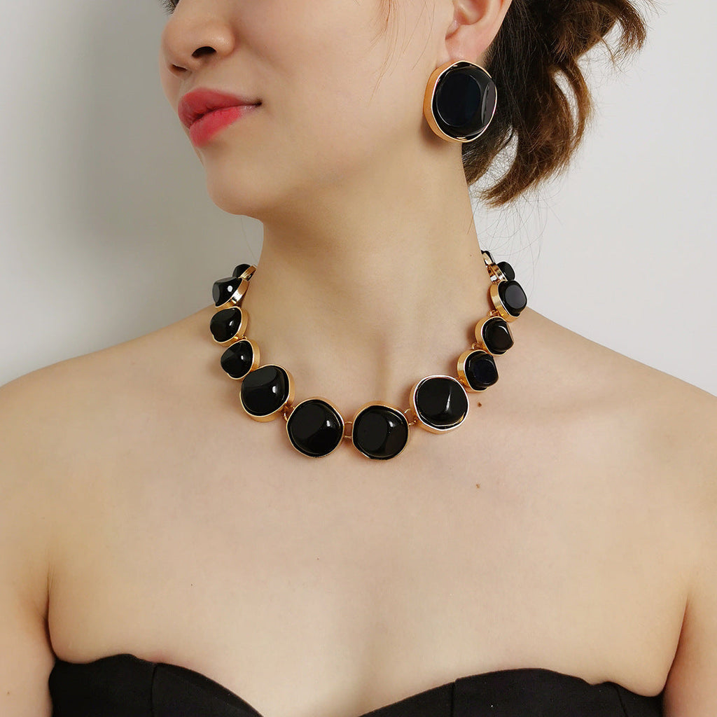 Round Three-dimensional Pattern Necklace And Earring Suit